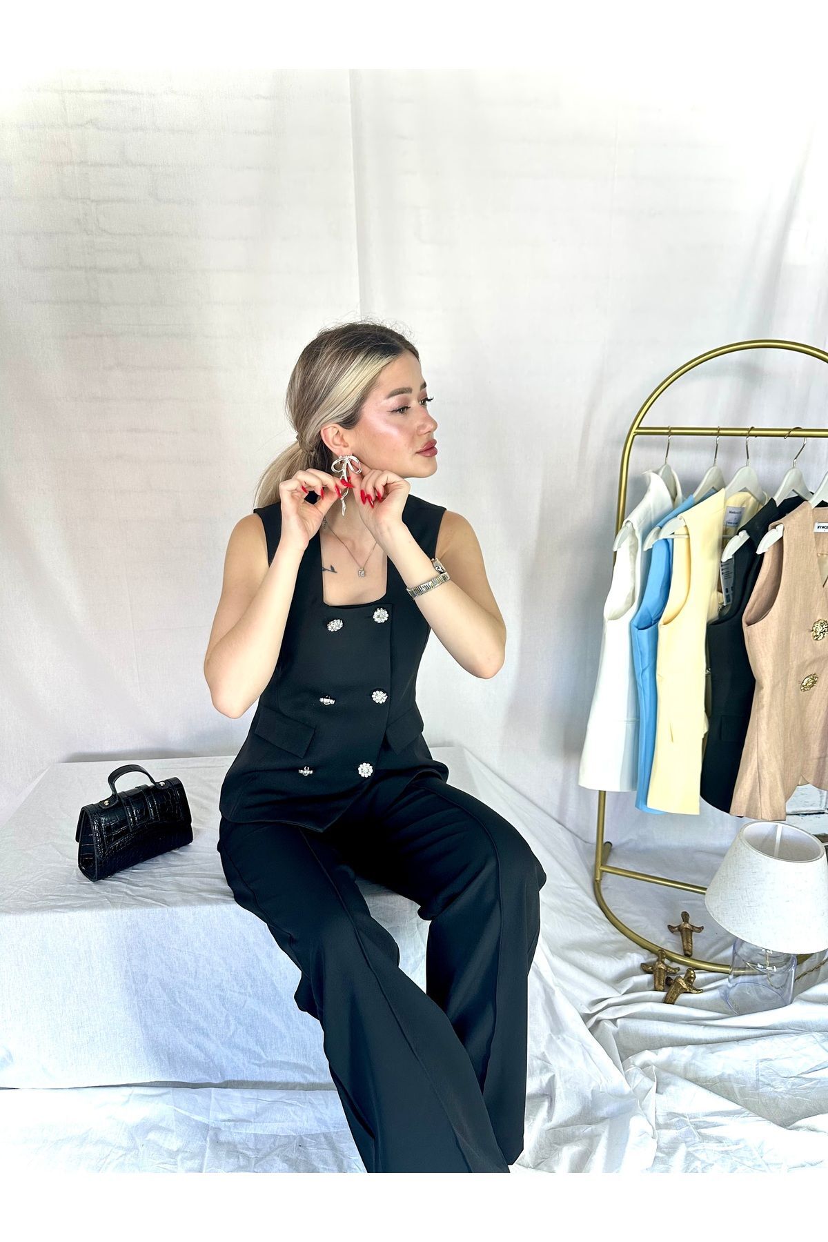 Siyah Taş Detay Yelek & Pantolon Takım